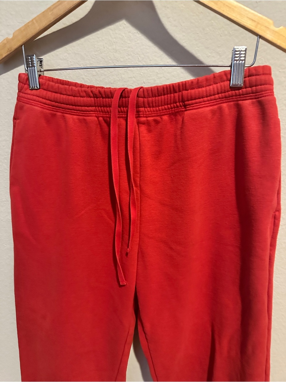 Beyond Yoga LuxeFleece Sweat Pants Joggers Ruby Red - Picture 4 of 6